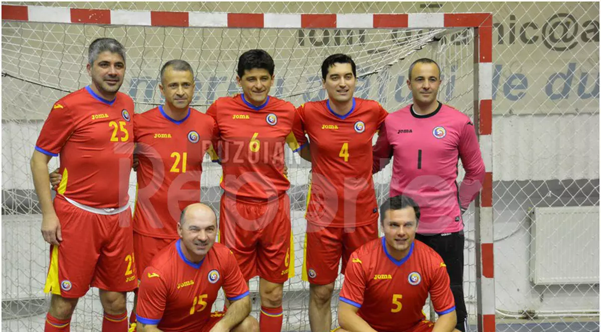 Răzvan Burleanu, numărul 4. Lângă el, Miodrag Belodedici FOTO: Reporter buzoian