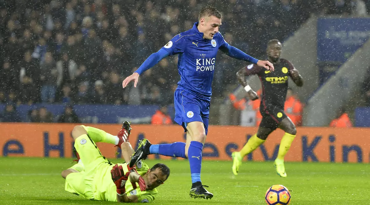 Jamie Vardy a marcat trei goluri în poarta lui City EPA/HANNAH MCKAY