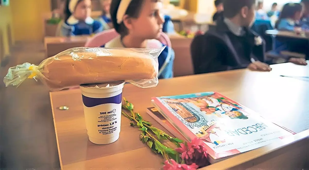 O directoare de școală din Teleorman, înregistrată când explică cum fură cornurile și laptele elevilor. Șefa ISJ: “Mi se pare foarte grav!”