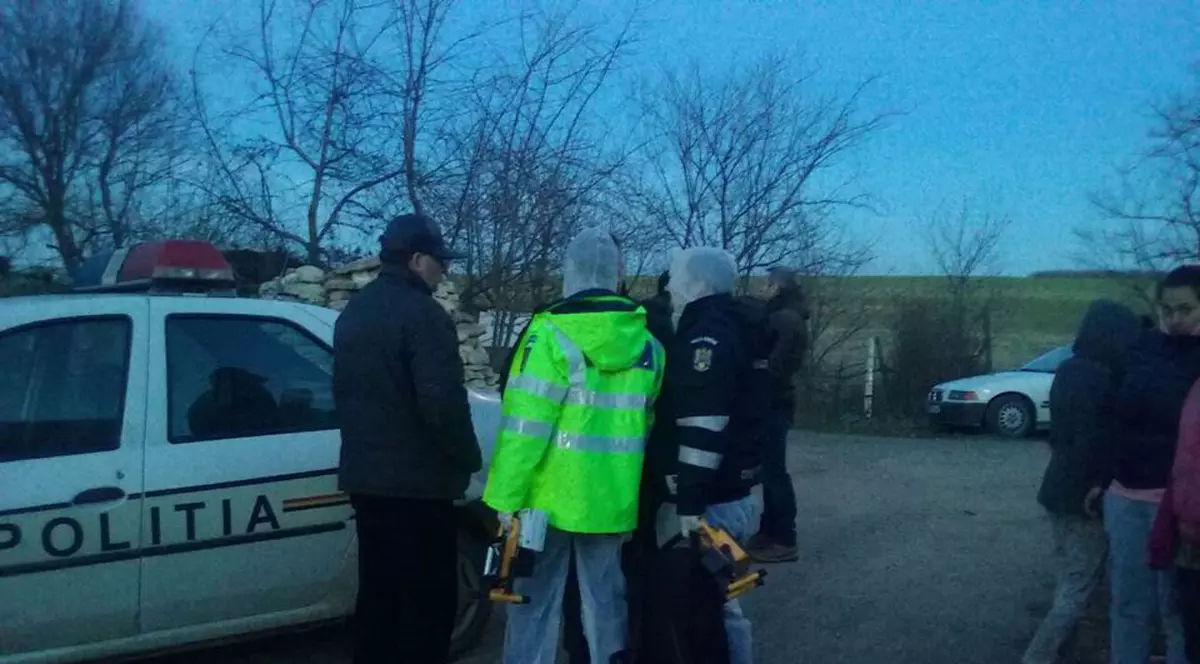 Crimă în județul Iași. Un bărbat a fost găsit mort, cu capul tăiat în două
