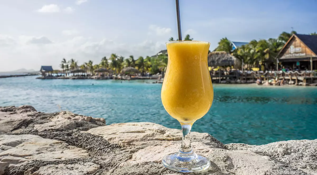 Românii preferă Revelionul petrecut pe plajă exotică