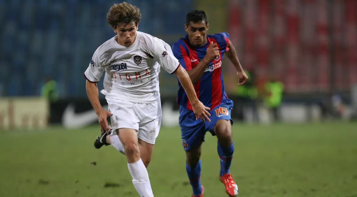 Sebastian Dubarbier, în alb, e liber de contract