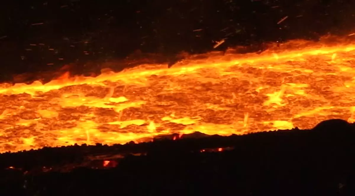 Descoperire miraculoasă sub pământ! Nu le-a venit să creadă când au văzut ”râurile de foc”