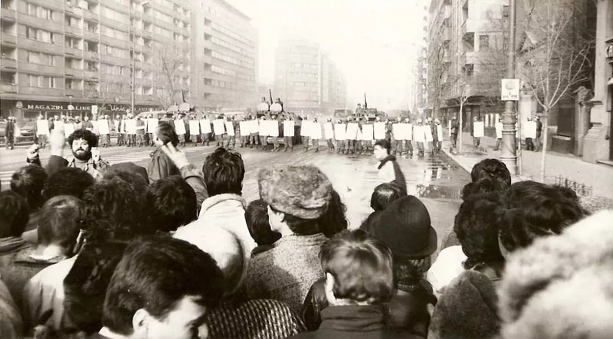 Misterele Revoluţiei: 2 milioane de cartuşe au fost trase în 12 ore de “autori necunoscuţi”