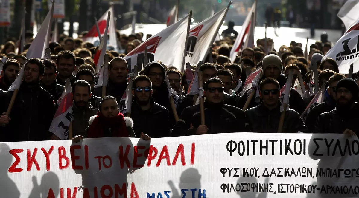 Peste 7.000 de oameni au ieșit pe străzi în grecia pentru a protesta împotriva măsurilor de austeritate