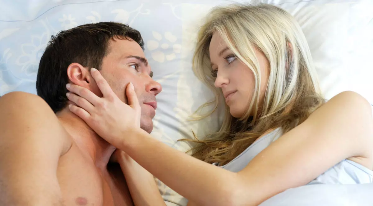 Adela vă sfătuiește în sex și iubire. „Nu am orgasm. Toată lumea îmi spune că este din cauză că nu am mai experimentat şi cu alţi băieţi”