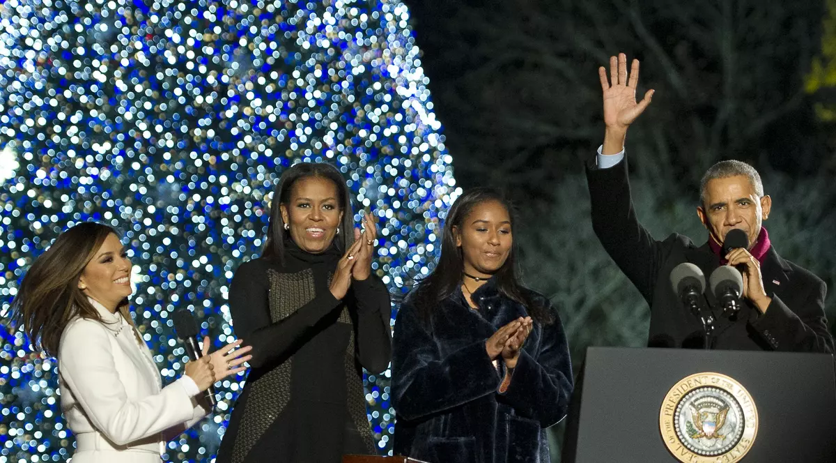 Barack Obama a aprins luminițele bradului de Crăciun. New York, îmbrăcat în haine de sărbătoare