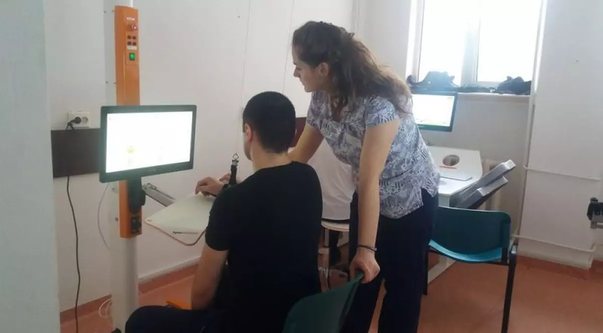 Tratament revoluționar pentru pacienții cu pareze la mâini, la Iași. Un robot cumpărat de Spitalul de Recuperare redă speranța sutelor de bolnavi