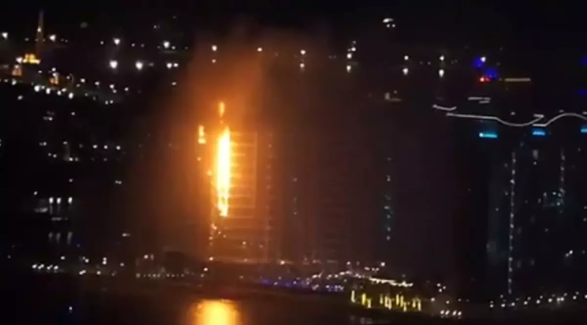 Incendiu la Dubai. Una dintre cele mai înalte clădiri din lume, în flăcări