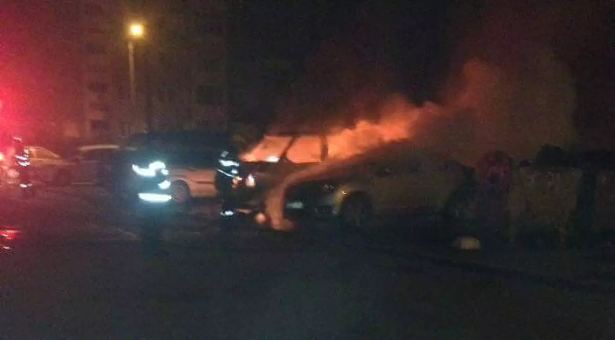 Incendiu într-o parcare din Reșița! Focul a fost pus intenționat?