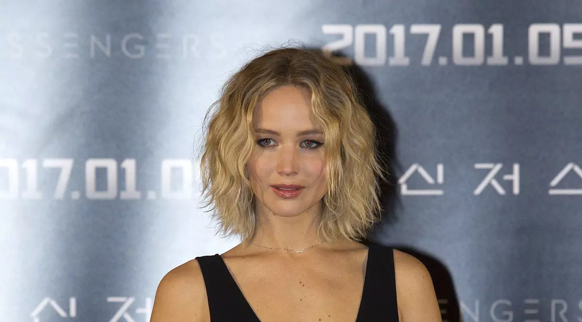 Jennifer Lawrence se teme că Charlize Theron o va lăsa fără iubit