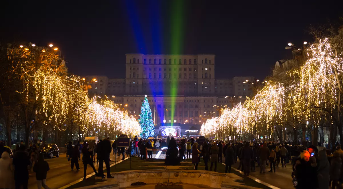 Se aprind luminițele de Paște, în Capitală