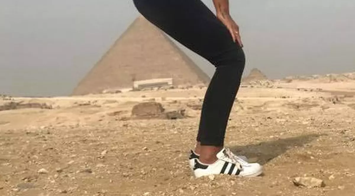 A profanat mormintele faraonilor! În ce hal a pozat Raluca Podea în Egipt