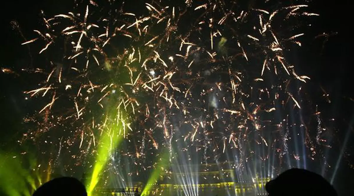 Revelion 2017 la Palatul Parlamentului numai pentru românii cu dare de mână. Cât costă petrecerea dintre ani