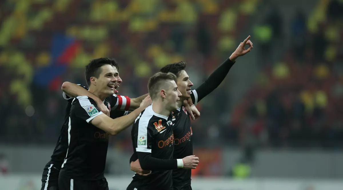 Dorin Rotariu (primul din dreapta) a marcat ultimul gol FOTO: Vlad Chirea