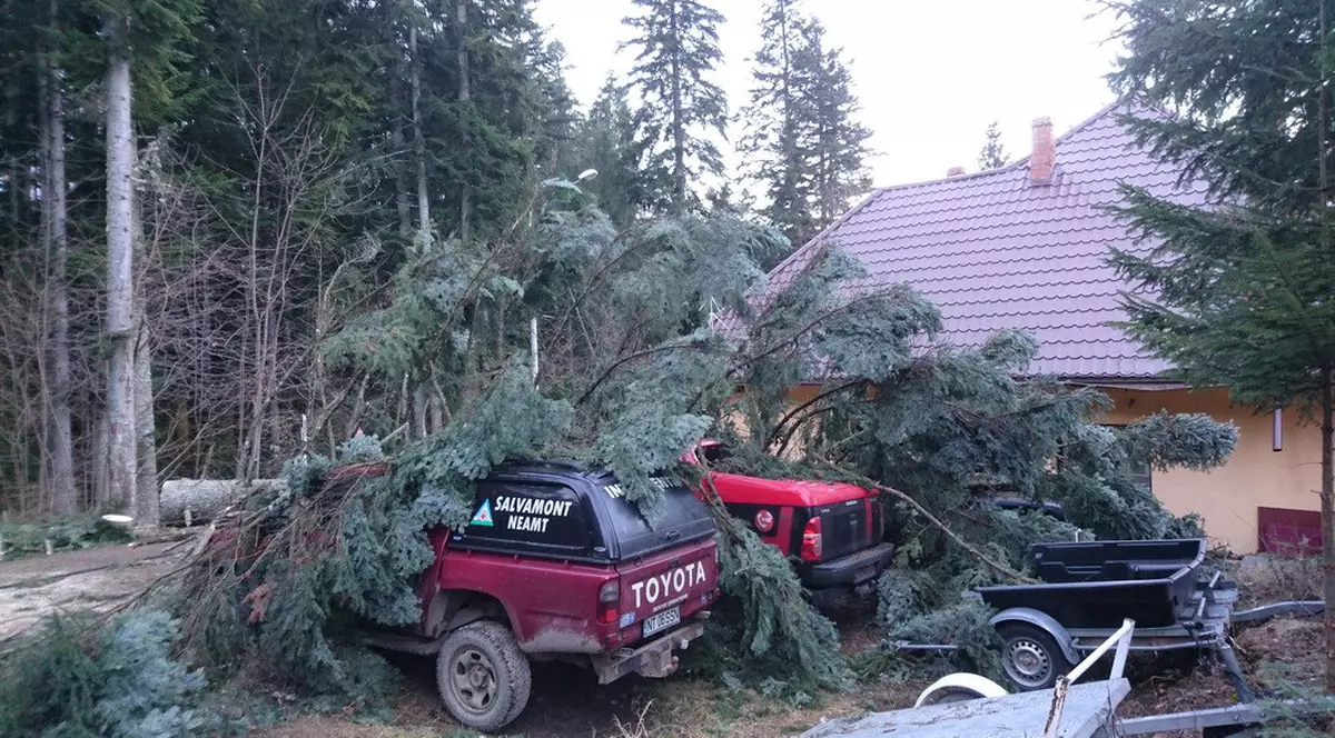 Salvamontiștii din Neamț au rămas fără mașini