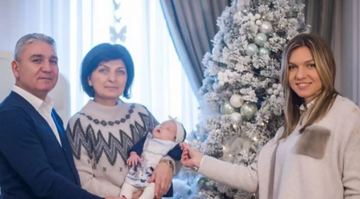 Simona a petrecut Crăciunul în avans cu micuța Tania / FOTO