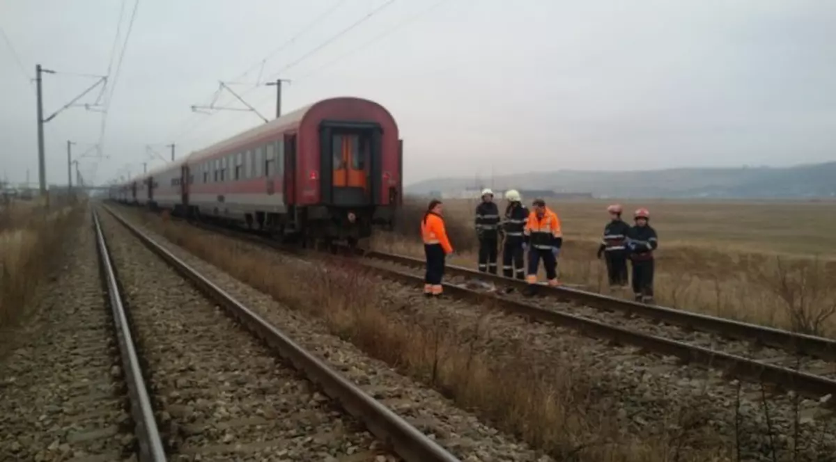 Sinucidere în Ajunul Crăciunului: s-a aruncat sub roțile trenului
