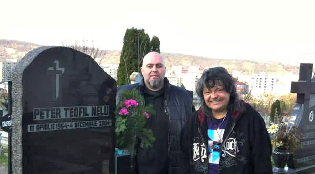 S-au împlinit 12 ani de la moartea lui Teo Peter. Ce sentimente îl încearcă azi pe fiul său