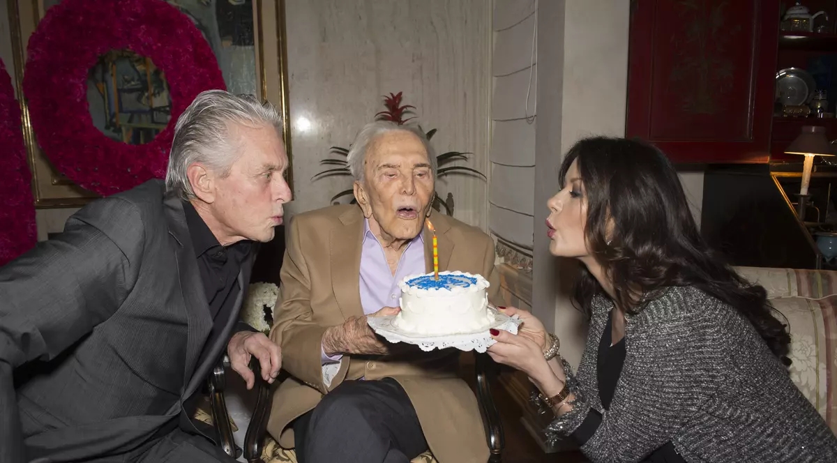 Kirk Douglas împlinește astăzi 100 de ani
