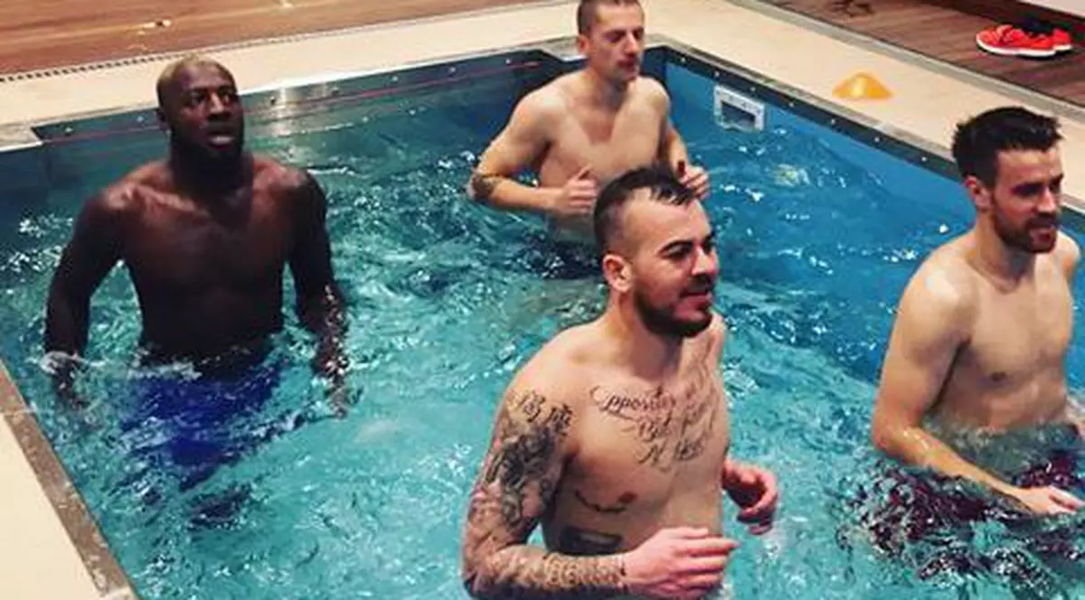 Furtuna din Antalya i-a obligat pe steliști să se antreneze în sala de forță și în bazin / VIDEO