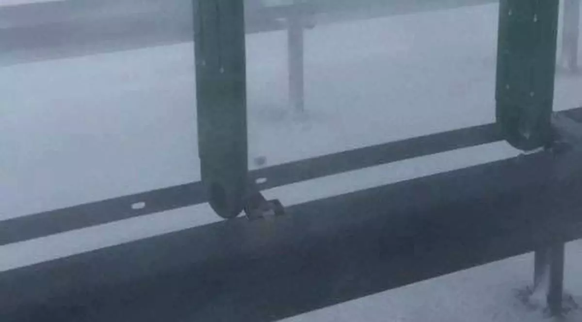 Microbuz blocat pe A2! Nouă pasageri stau de mai multe ore în frig