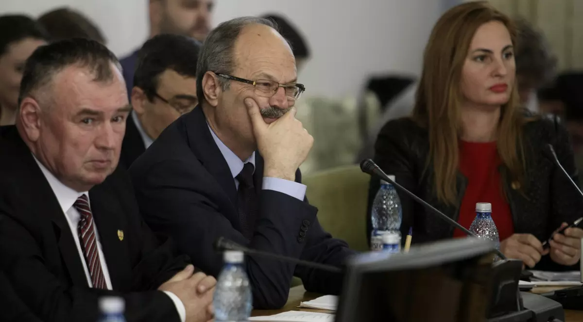 Audieri cu ușile închise în comisia de anchetă privind Guvernul Cioloș