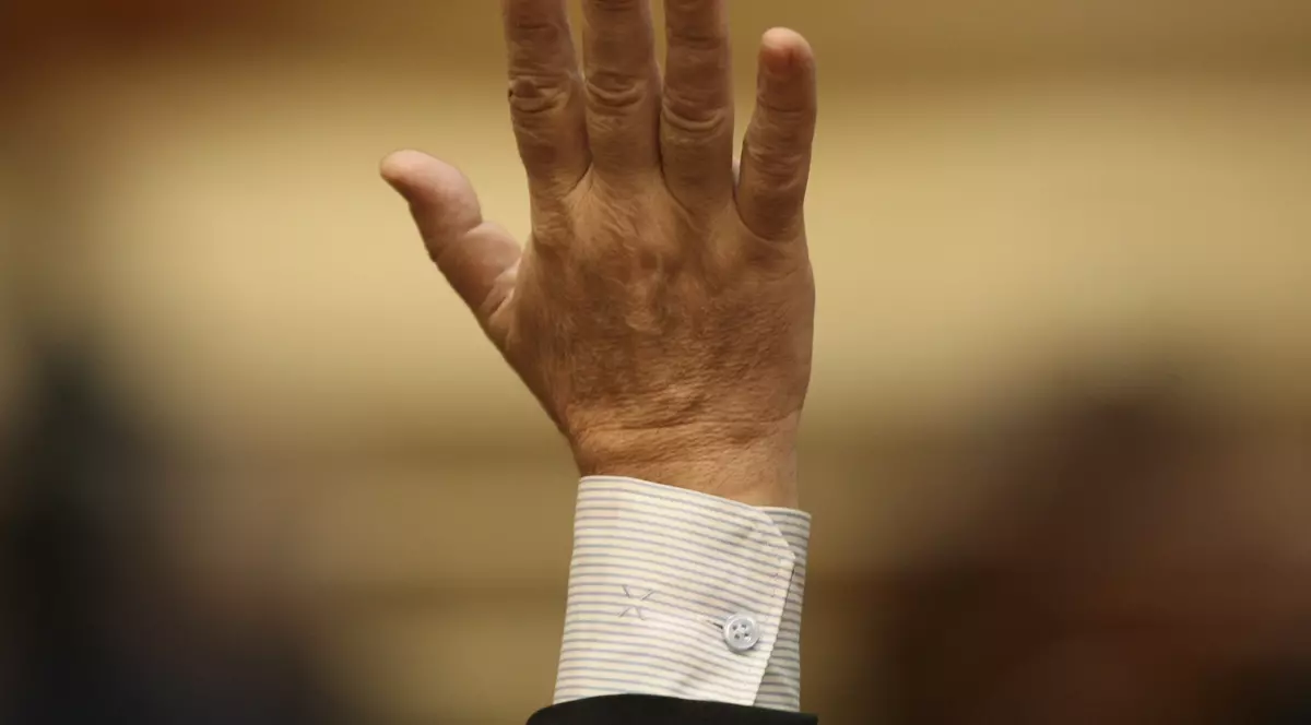 Moţiunea de cenzură, citită, luni, în plenul Parlamentului: Domnii Dragnea și Tăriceanu lovesc în siguranța românilor