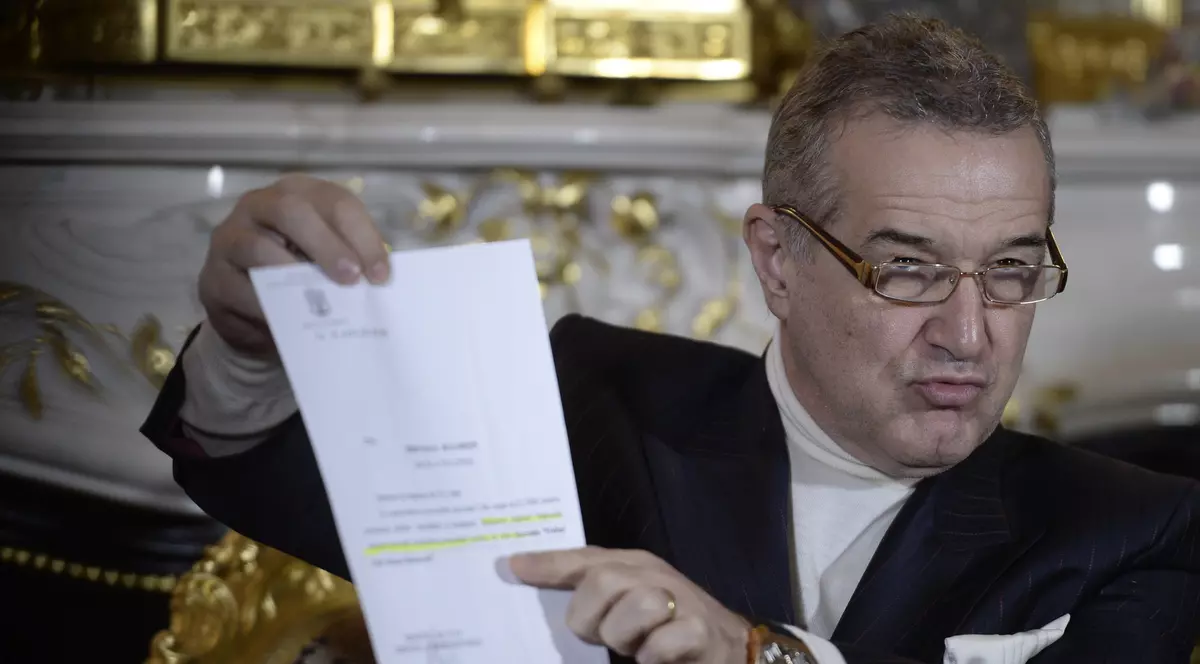 Gigi Becali se umflă-n pene