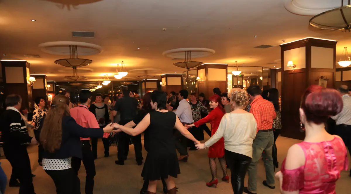 A venit rândul lor să se distreze. Au petrecut până în zori la Revelionul hotelierilor