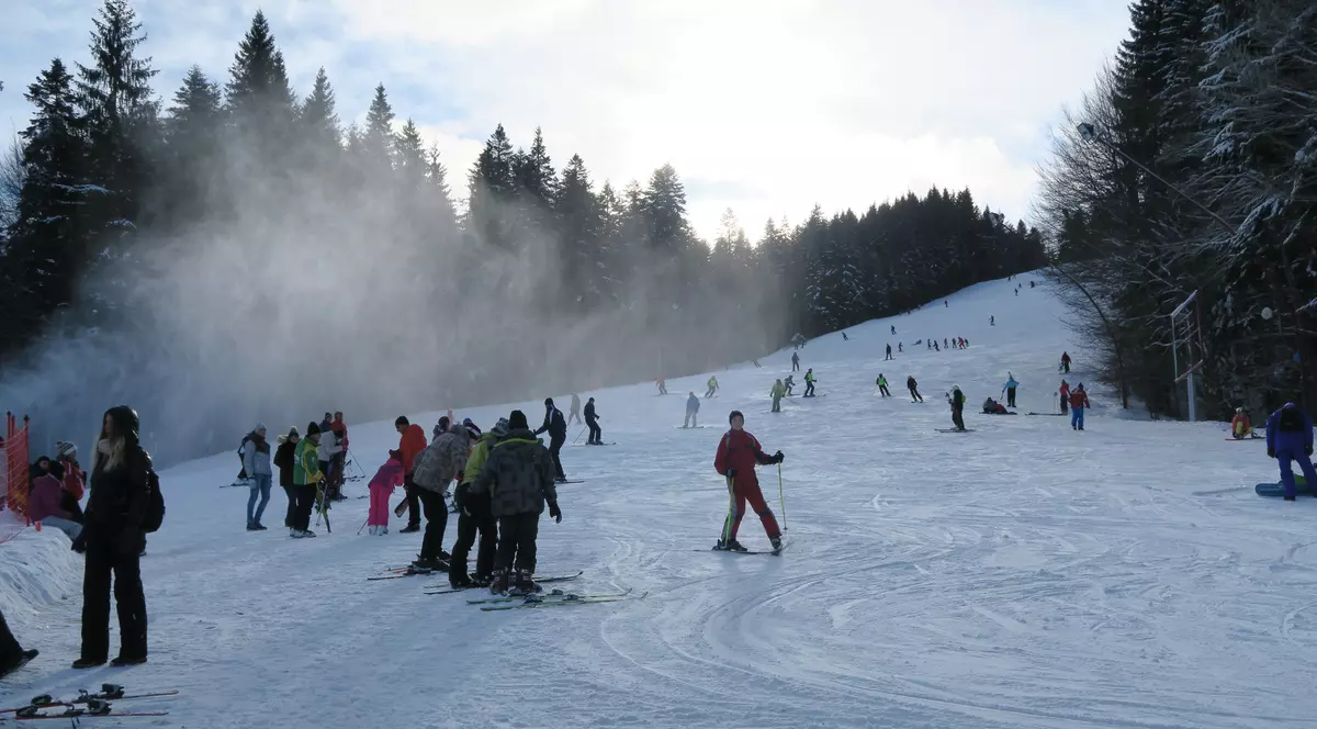 Valea Prahovei, luată cu asalt de ruşi, moldoveni şi ucrainieni pentru Crăciunul pe rit vechi GALERIE FOTO