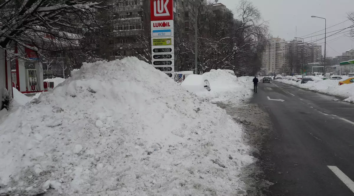Peste 700 de tone de tone de zăpadă ridicate din Sectorul 6
