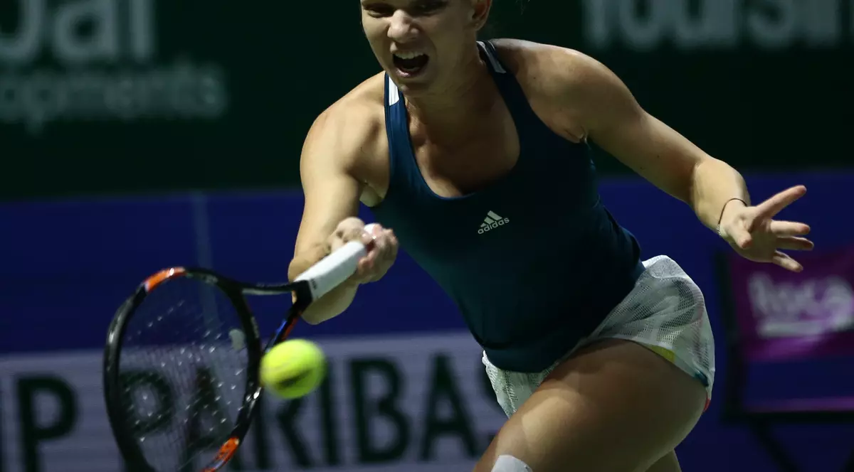 Simona Halep, în timpul unui meci disputat la ediția din 2016 a Turneului Campioanelor. (FOTO: EPA)