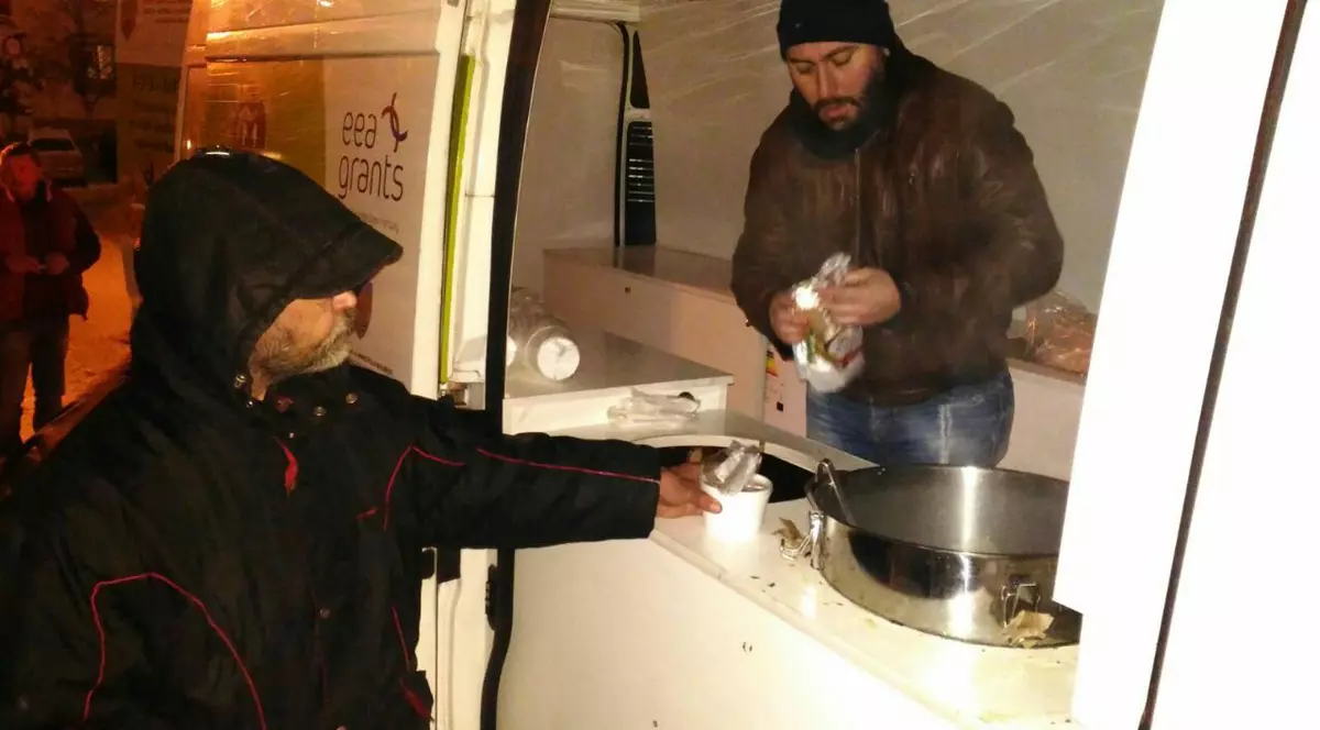 Zeci de oameni fără adăpost au fost salvați de la îngheț