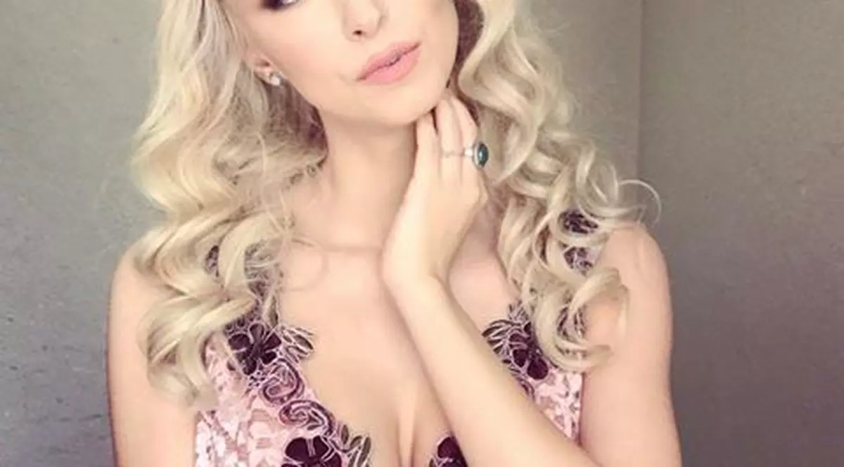 Andreea Bălan, goală în cadă. Cea mai fierbinte ipostază cu blonda