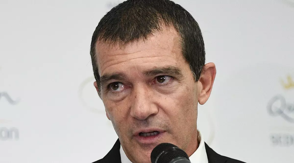 Antonio Banderas a fost inernat de urgență