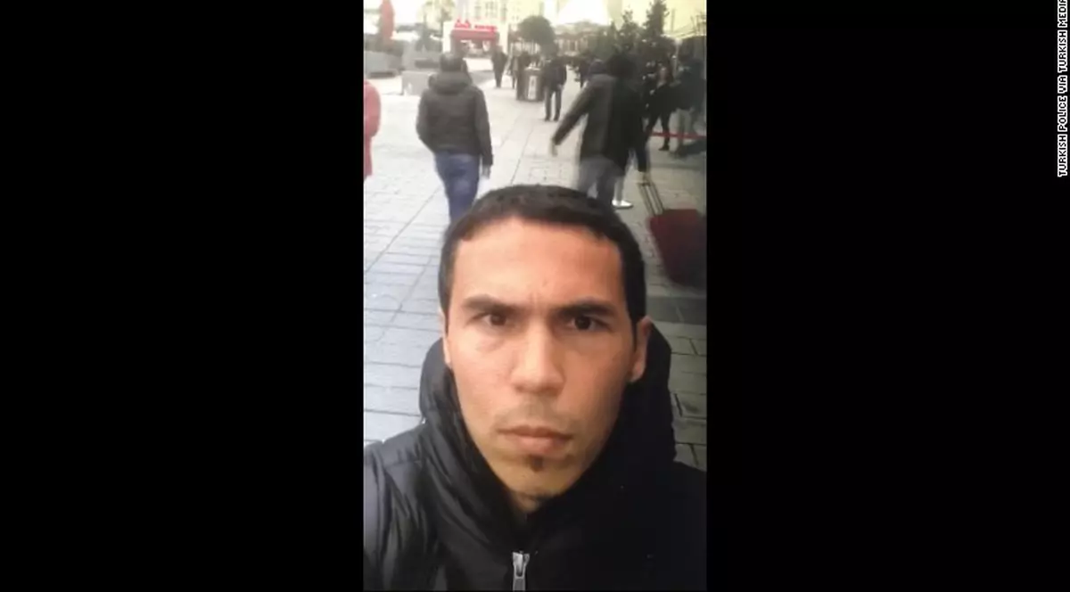 Atacatorul s-a filmat zâmbind prin piata taksim