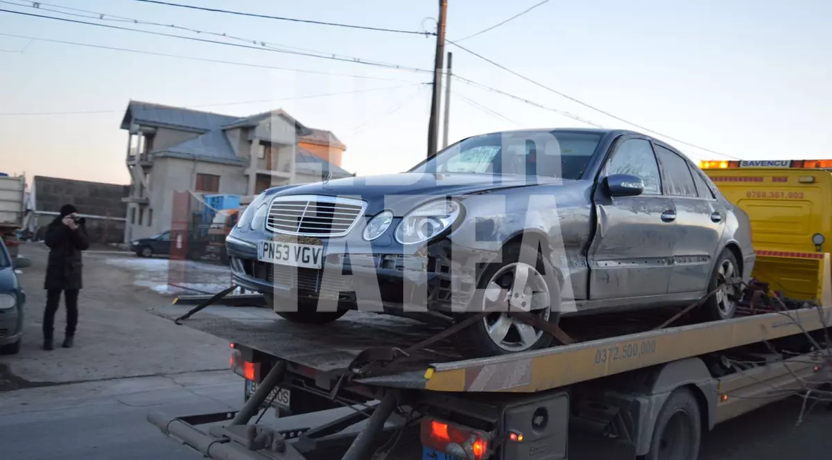Un traficant de țigări s-a ciocnit de mașina Poliției din Botoșani ca să scape de urmărire