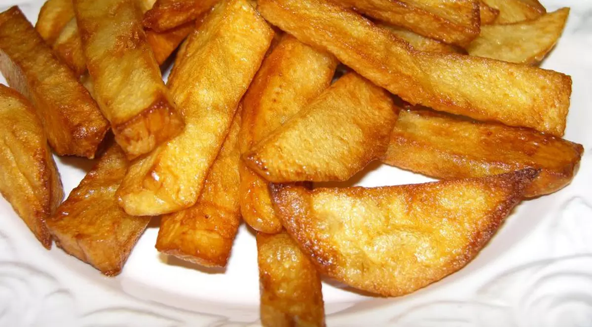 Un student din Cluj, amendat după ce a vândut cartofi prăjiți prin intermediul Facebook. Polițiștii au descins în cămin și au confiscat mai multe bunuri