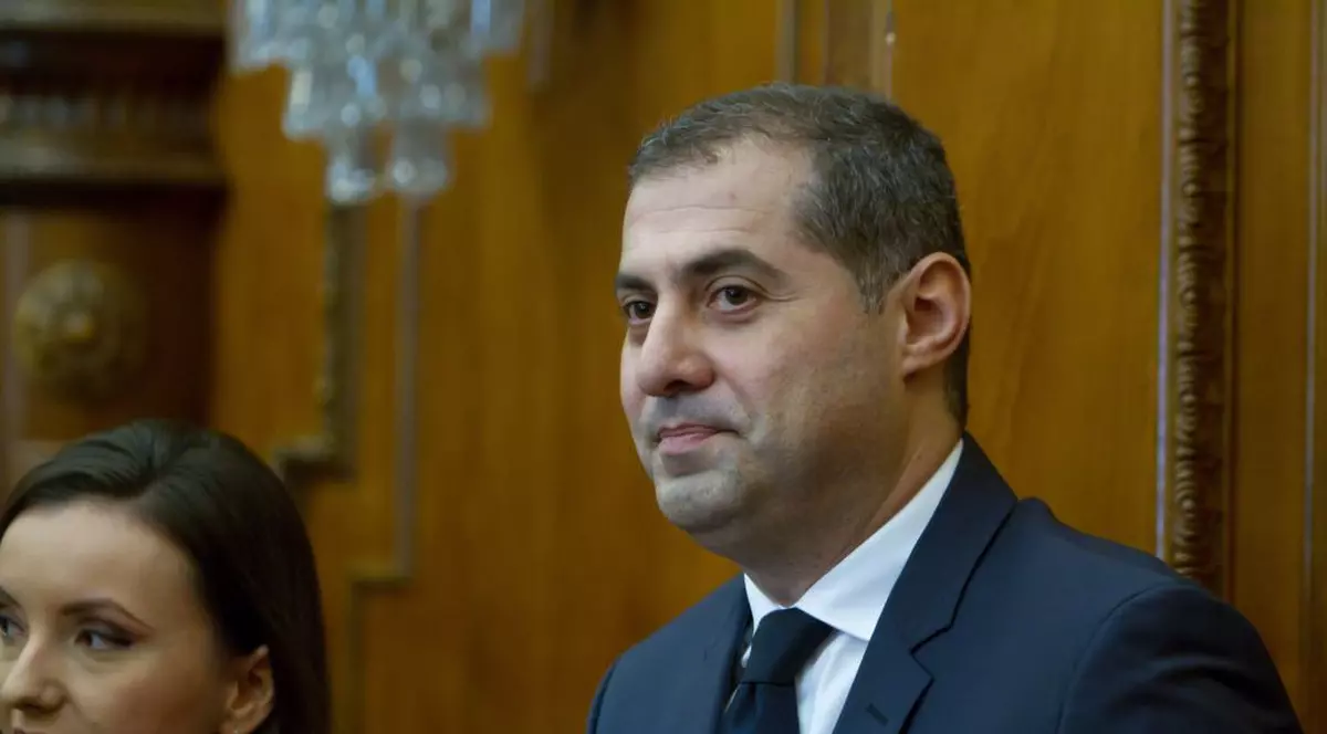 #SalariileRomanilor. Codul Fiscal se schimbă după cum bate vântul. IMM-urile nu fac transferul contribuțiilor, dar dau prime și bonusuri