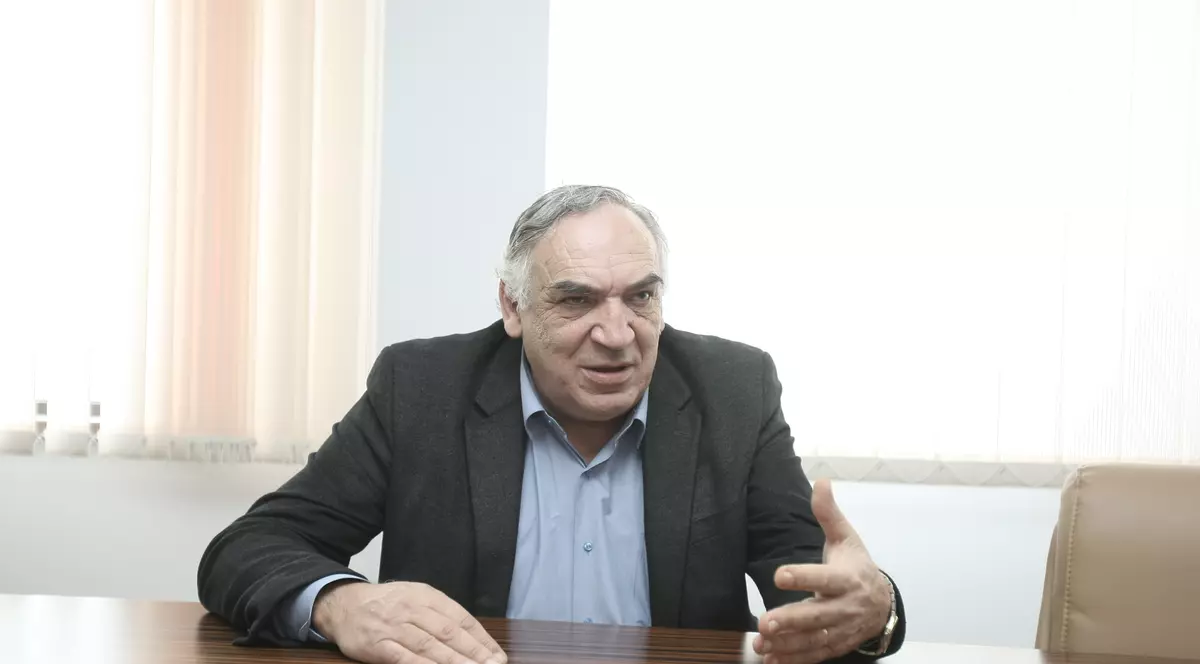 Edupedu: Nicolae Zamfir, directorul laserului de la Măgurele, a fost revocat din funcție la doar o lună după ce Monica Anisie i-a prelungit mandatul