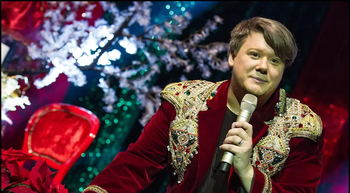 Adevărul despre ținutele de scenă ale lui Fuego. Cine se află în spatele costumelor strălucitoare purtate de artist