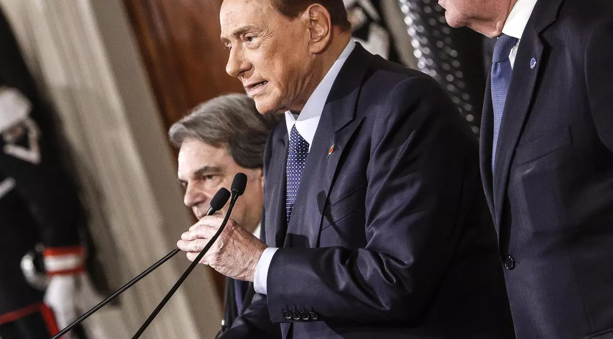 Berlusconi despre sotia lui Macron