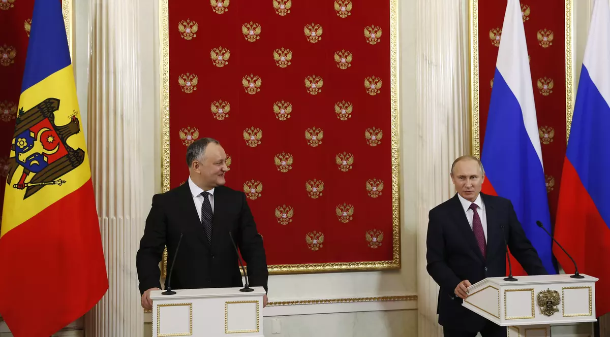 Igor Dodon, după ce a primit un cadou din partea lui Putin: “Jumătate din teritoriul României este moldovenesc"