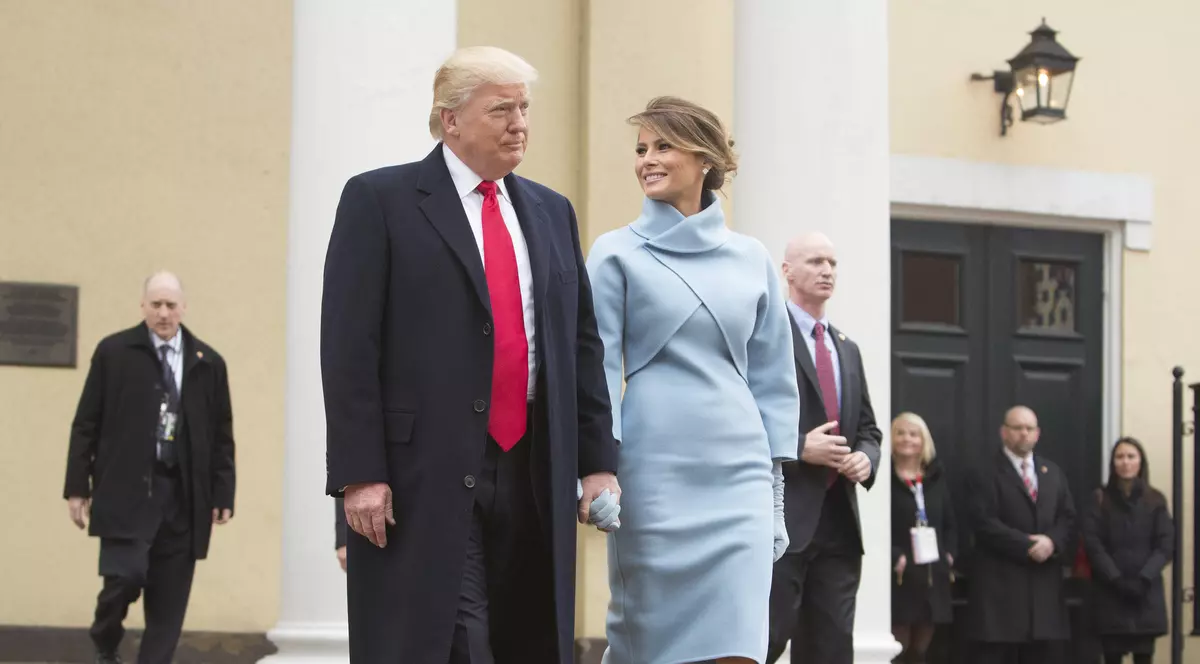 Melania Trump i-a mulțumit Pamelei Anderson pentru haina de blană ecologică