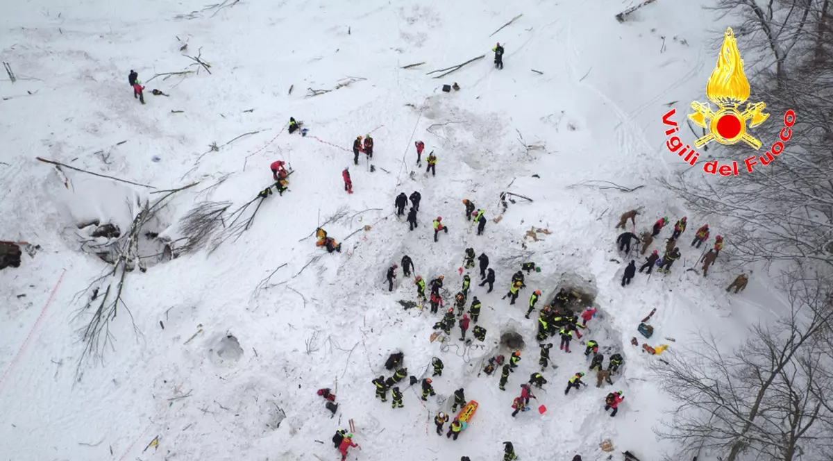 Soțul româncei salvate din hotelul distrus de avalanșă: "Am vrut să plecăm cu o zi mai devreme"