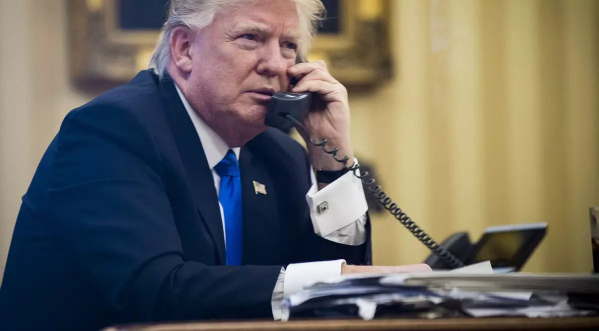 Telefoanele mobile personale au fost interzise la Casa Albă