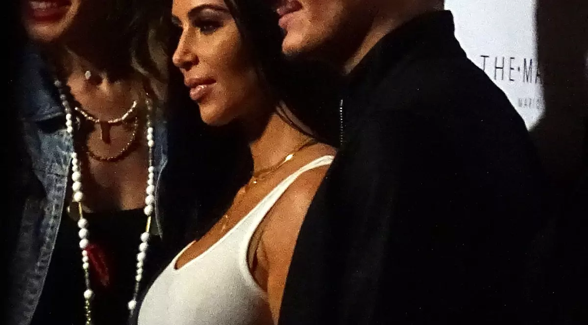 Kim Kardashian, prima apariție în public după jaful de la Paris. Plătită cu un milion de dolari să facă selfie-uri