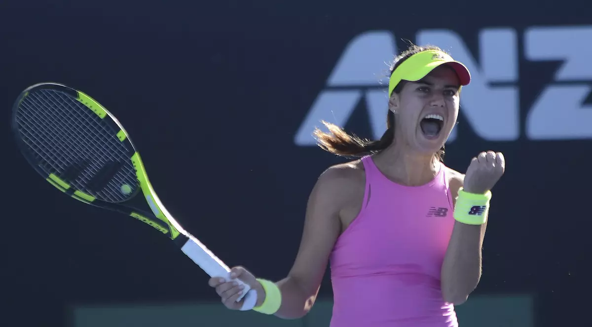 Sorana Cîrstea strânge pumnul şi strigă de fericire, după un meci câştigat la Australian Open 2017. (FOTO: HEPTA)