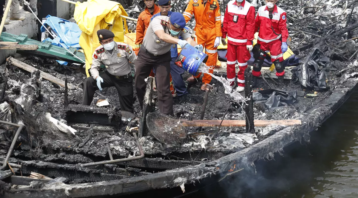 23 de persoane au murit intr-un incendiu pe o ambarcatiune in INdonezia